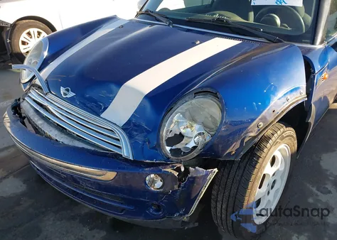 2004 Mini Cooper из США, поврежденный, VIN WMWRC33444TC49579
